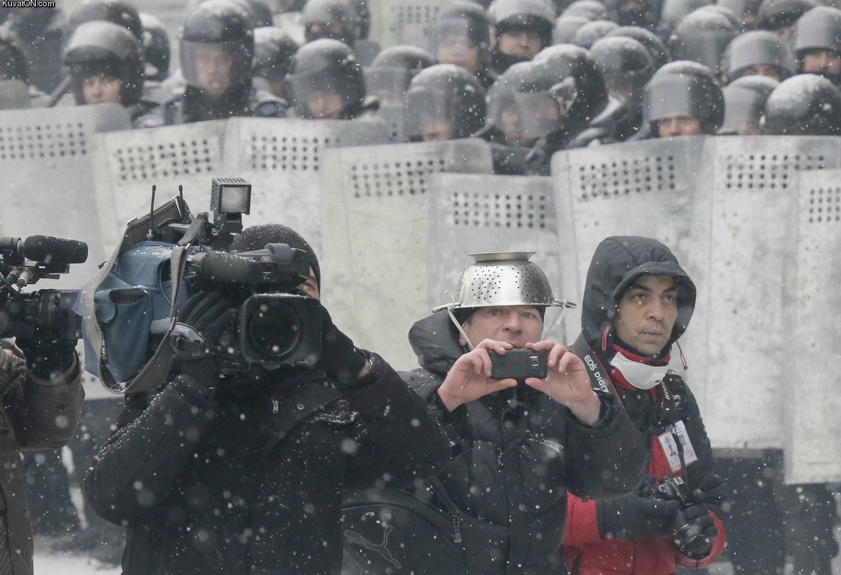 ukraine_press_helmet.jpg