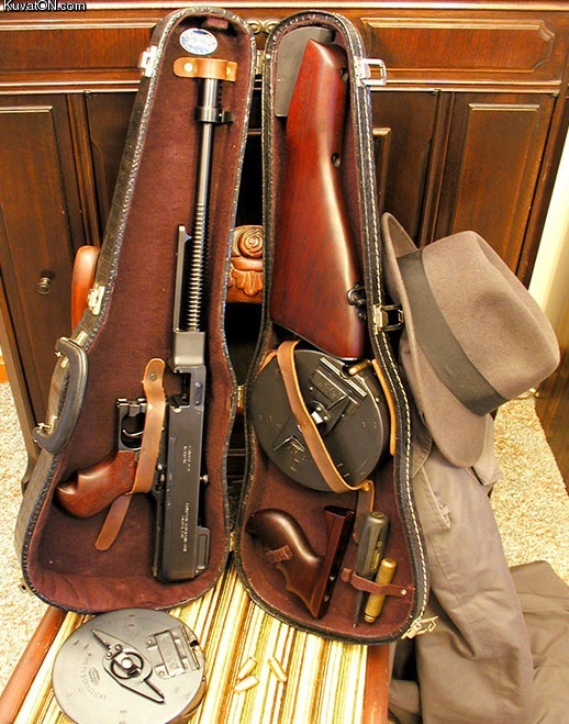 1928_tommy_gun_inside_a_violin_case.jpg