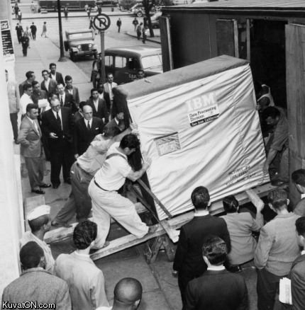 5_megabyte_hard_drive_in_1956.jpg