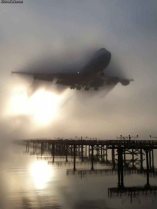 747_breaking_through_the_fog.jpg