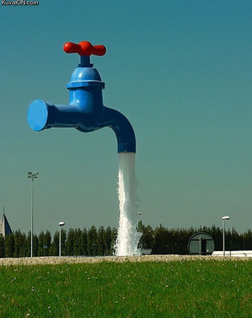 amazing_fountain_in_ypres_belgium.jpg