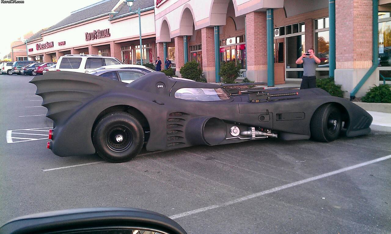 batman_parks_like_an_asshole.jpg