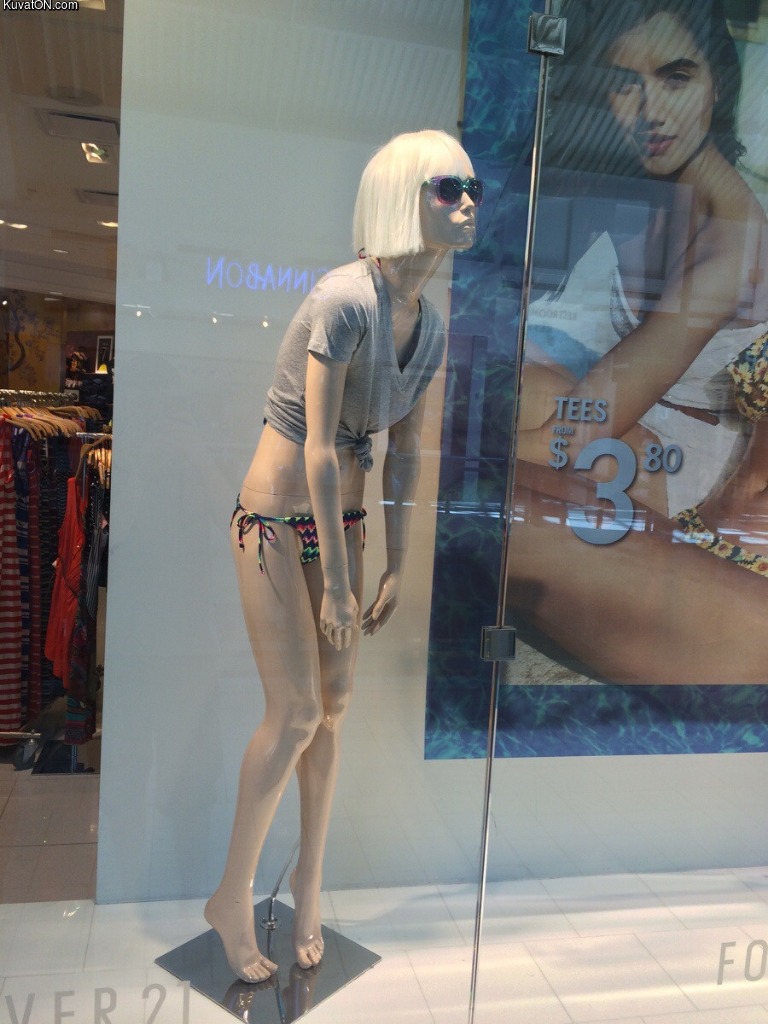 being_a_mannequin_is_a_rough_job.jpg