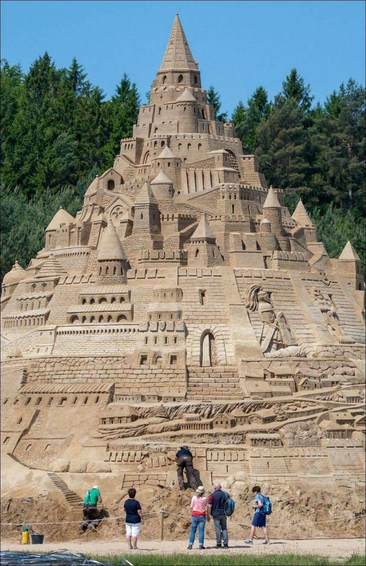 big_sand_castle.jpg