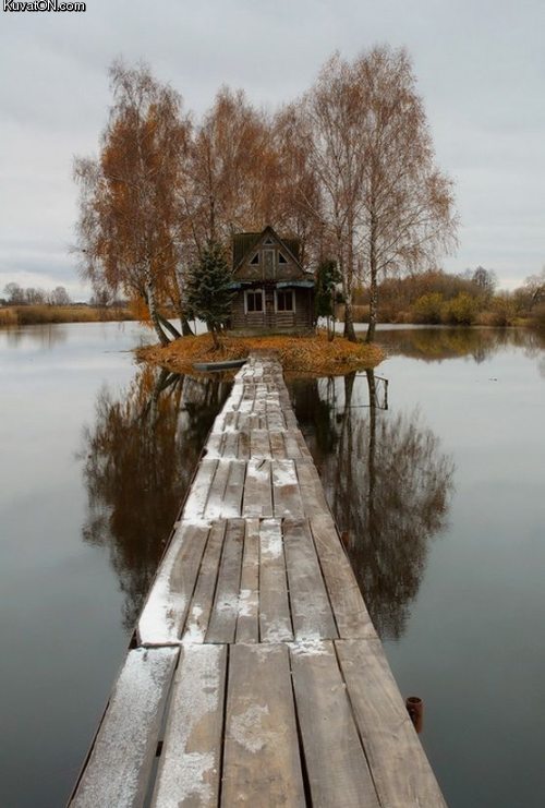 cabin_on_the_lake.jpg