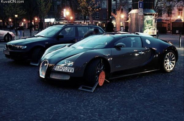 cant_park_there_veyron_failure.jpg