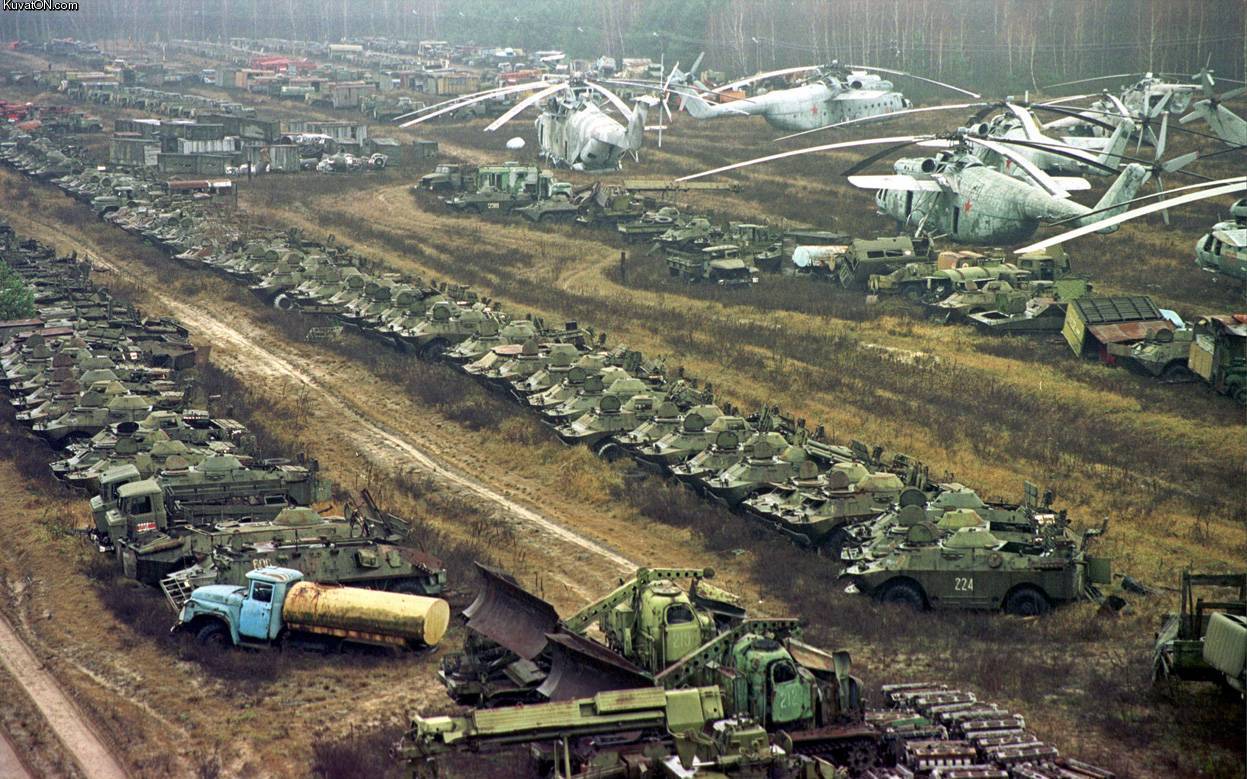 chernobyl_russia_army_tank_25_years_later.jpg