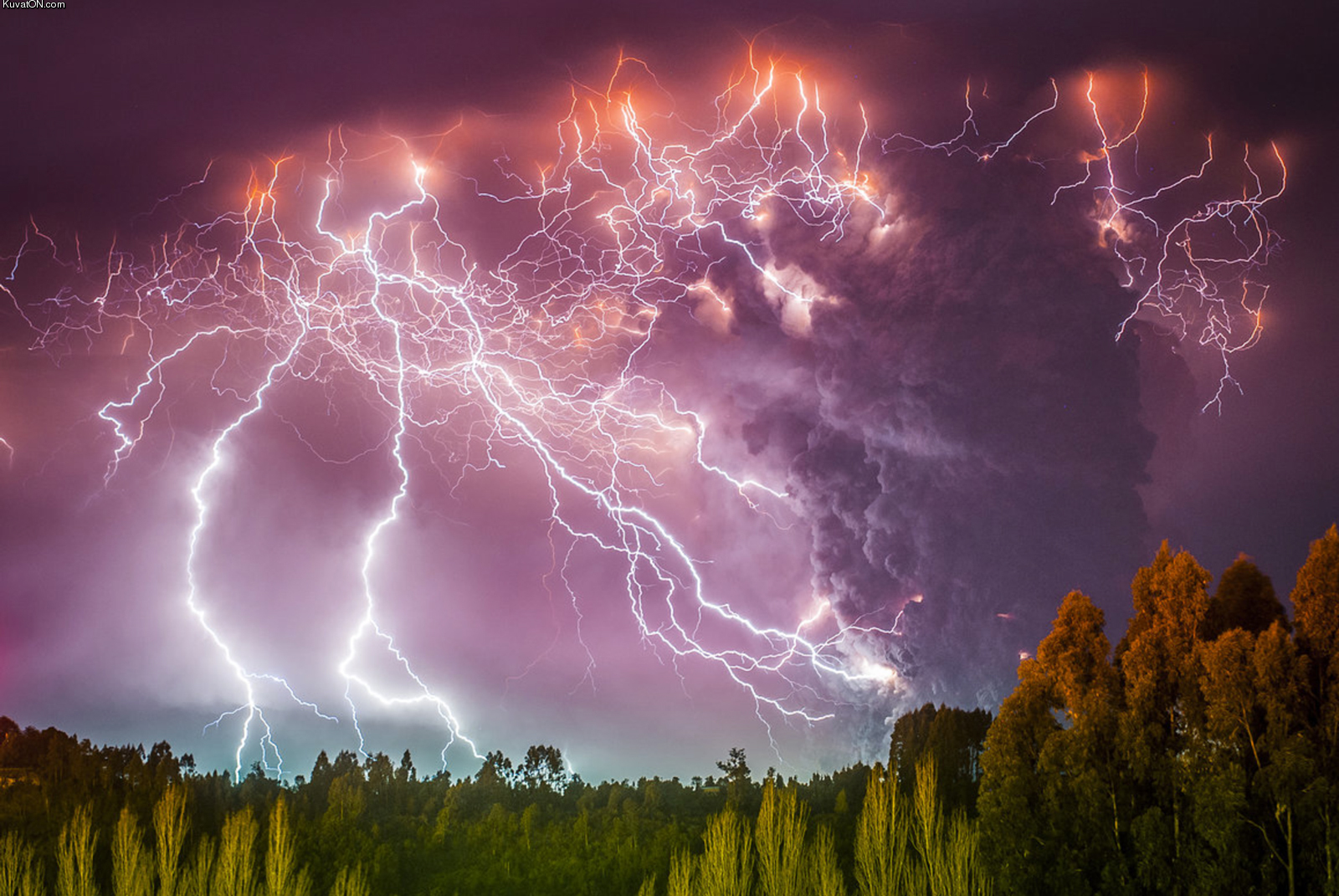 cordon_caulle_chile_volcano_eruption.jpg