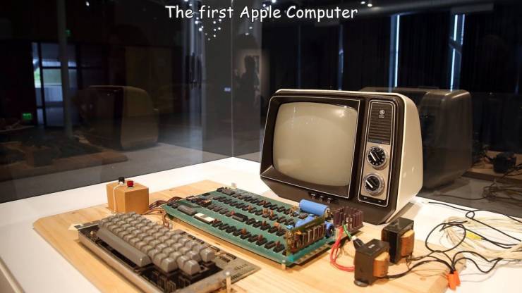 first_apple_computer.jpg