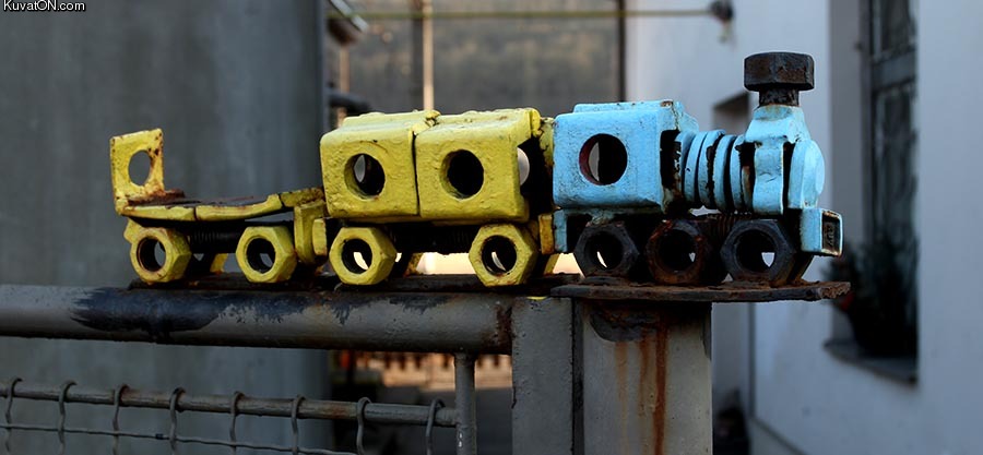 folk_art_at_czech_train_station.jpg