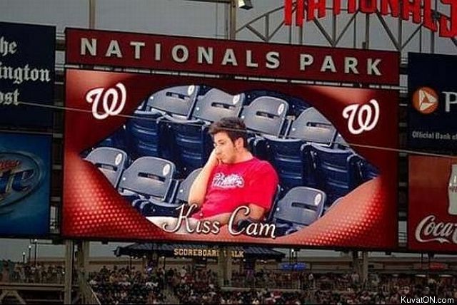 forever_alone_kiss_cam.jpg