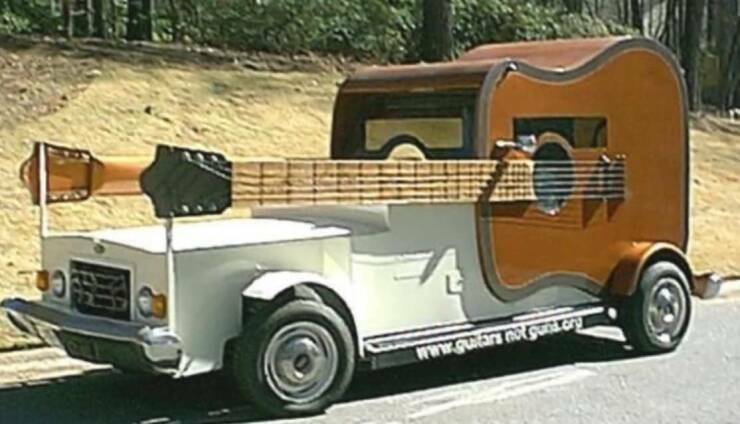 guitarcar2.jpg