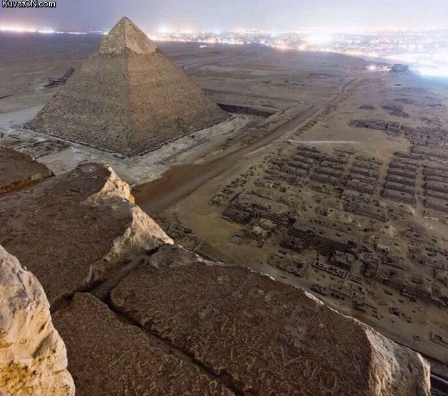 illegal_photo_from_atop_the_giza_pyramids.jpg