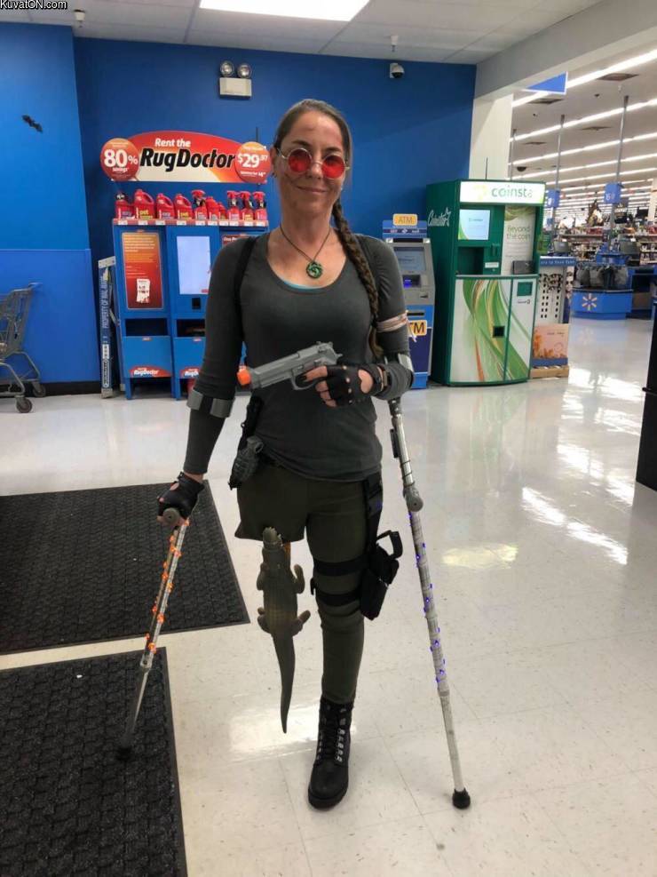 laracroft_cosplay.jpg