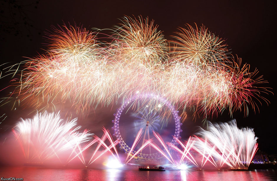 new_years_fireworks_at_london_eye.jpg