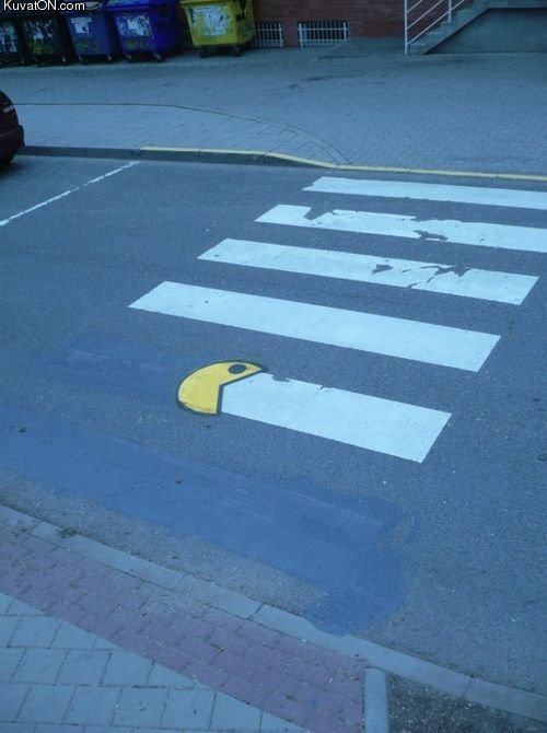 pacman_omnom_street_art.jpg