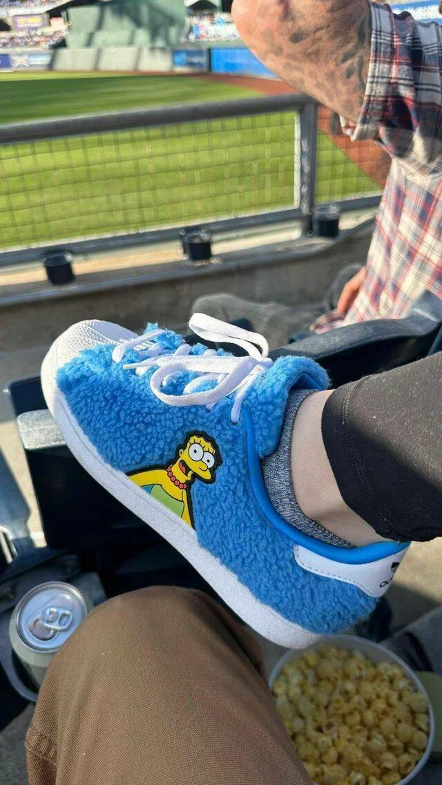 simpsonshoes.jpg