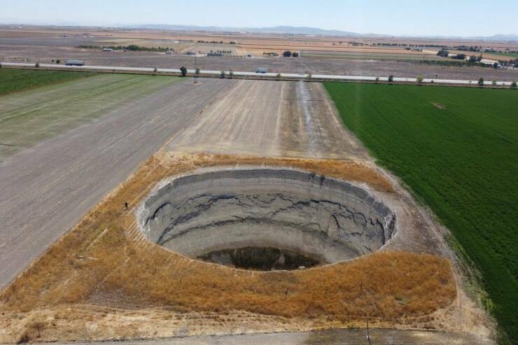 sinkhole4.jpg