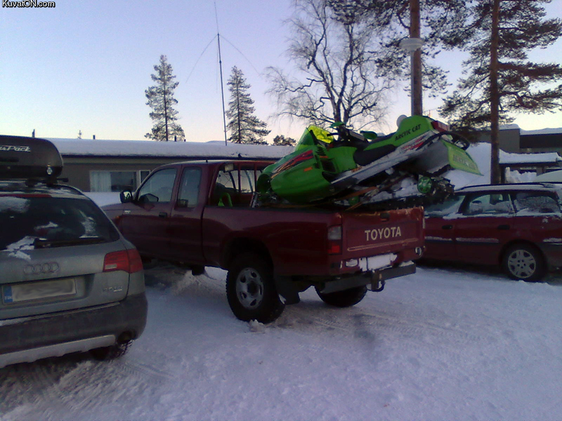 snowmobile_logistics.jpg