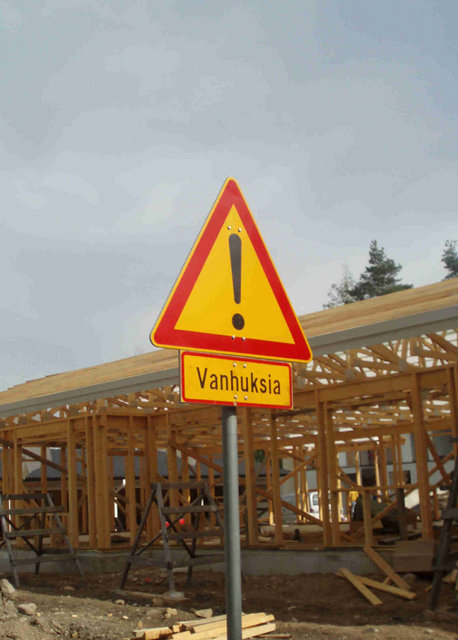 varokaa_vanhuksia.jpg