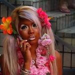 ganguro-girl-phone.jpg